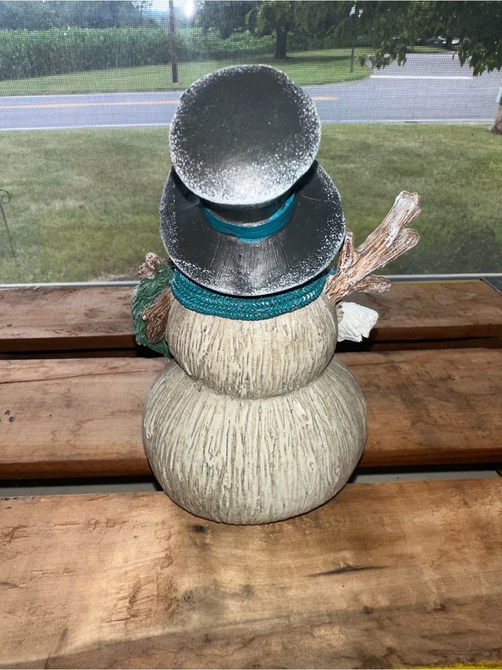 Costal or Beach-themed Christmas snowman figurine - EUC - Like New - Picture 3 of 4